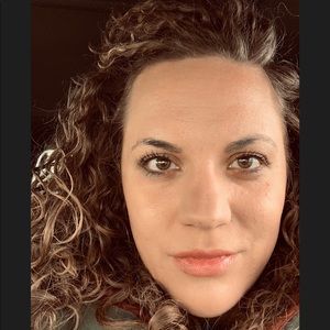 Meet your Posher, Julieann